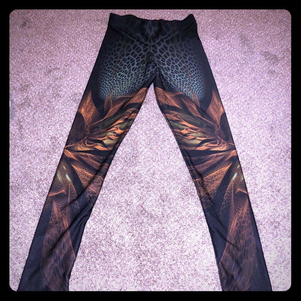 Printed festival leggings.